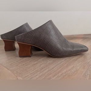 ‼️RARE‼️Rejina Pyo Andi mule scupltural heel NWOT